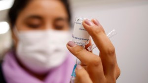 Argentina dona a Bolivia un millón de dosis de vacunas AstraZeneca contra el coronavirus