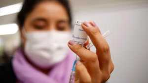 Ómicron: Oxford aseguró que «rápidamente» puede actualizar su vacuna AstraZeneca