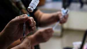 Estudio confirma la eficacia de combinar vacunas AstraZeneca y Sputnik V contra el coronavirus