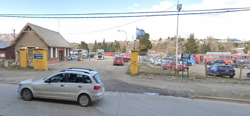 Un funcionario municipal denunció la sustracción de la camioneta del playón ubicado en calle Esandi. Foto: Google Maps