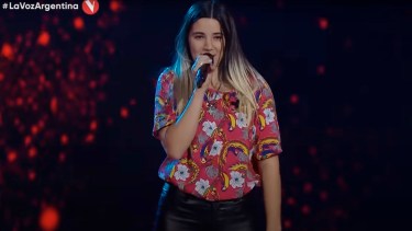 Daiana Urban tiene 28 años y pasó de ronda en La Voz. 