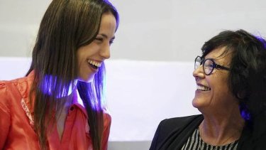 La secretaria de Gobierno de la municipalidad de Centenario, Tanya Bertoldi, recibió el apoyo de la senadora Silvia Sapag (@sapag_silvia)