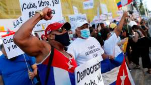 Protestas en Cuba: Confirmaron un muerto y más de 100 detenidos