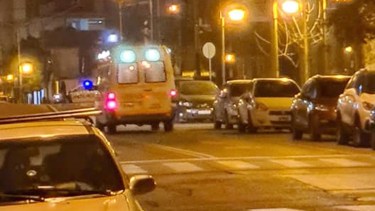 La ambulancia que anoche trasladó a Mónica Jara hasta el aeropuerto para el vuelo sanitario. Foto: Gentileza.