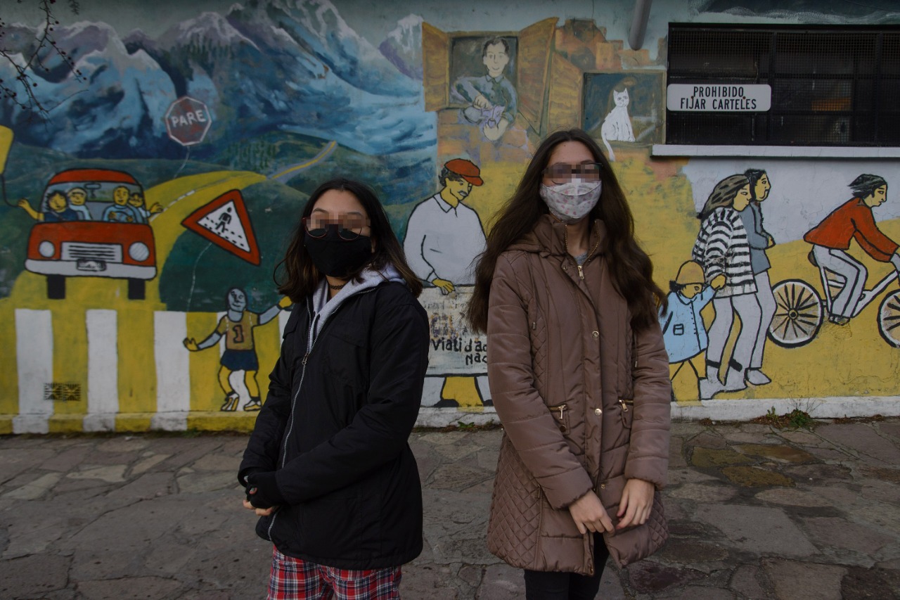 Dalel (a la izquierda) y Ailen tienen diabetes y después de un año de pandemia solo esperan volver a la normalidad. (Foto Marcelo Martínez)