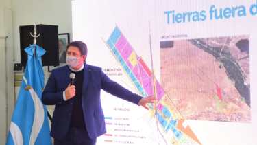 El intendente Mariano Gaido anunció la urbanización de 884 lotes y el diseño de más urbanización en las 8.000 hectáreas que quiere incorporar al ejido (foto Yamil Regules)