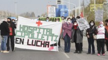 Imagen de Con protestas en la Ruta 22, trabajadores de salud del Alto Valle le reclamaron a Carreras