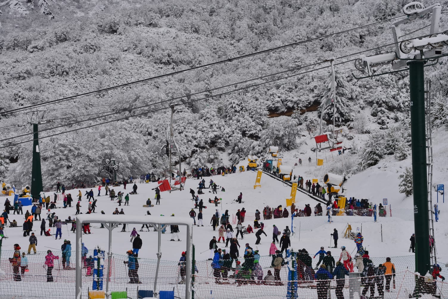 Este viernes, comenzó la temporada invernal en Bariloche. Foto: Chino Leiva
