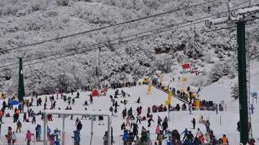 Este viernes, comenzó la temporada invernal en Bariloche. Foto: Chino Leiva