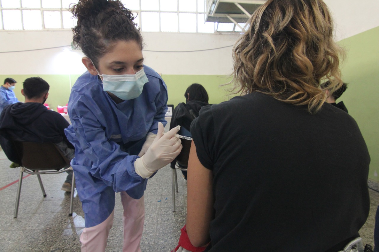 La campaña de vacunación también se hará en centros de Salud de Plottier.  Foto: archivo Oscar Livera