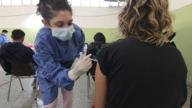 La campaña de vacunación también se hará en centros de Salud de Plottier.  Foto: archivo Oscar Livera