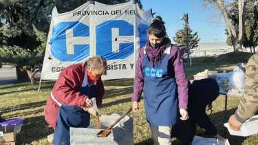Las ollas populares y volanteadas son parte de una jornada nacional de lucha. (Gentileza).-