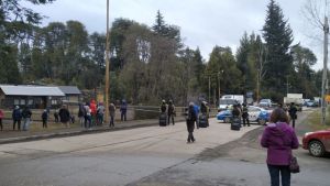 Imputaron a ocho personas por la toma del ISSN en La Angostura: hay detenidos