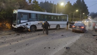 Se investiga cómo ocurrió el choque frontal en la avenida Bustillo a la altura del kilómetro 5,300. Gentileza