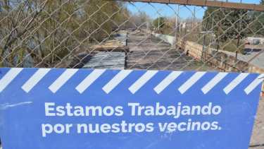 La avenida de la Costa quedó del lado privado, la ejecución del paseo costero avanza sobre el terraplén de defensa (foto Yamil Regules)
