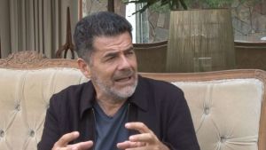 Julián Weich no se vacunó contra el coronavirus, a pesar de tener turno antes de contagiarse