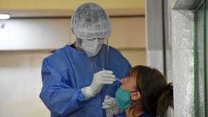 Registran 137 muertos, 7.506 contagios y menos pacientes covid en camas de terapia en el país