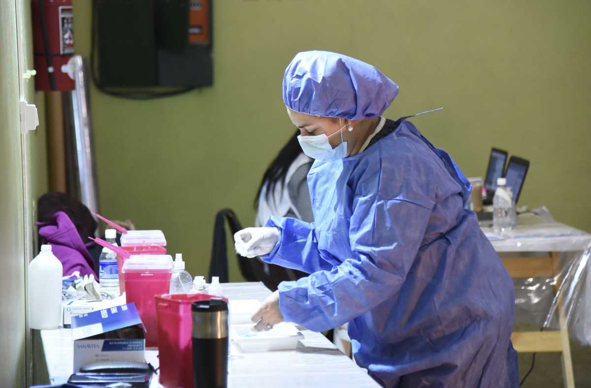 Con la llegada de más vacunas, Neuquén seguirá aplicando segundas dosis.  Foto: archivo Florencia Salto
