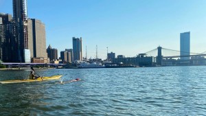 La viedmense Ailén Lascano Micaz, cumplió el desafío de nadar alrededor de la isla de Manhattan