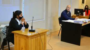 Angélica Paine llega a juicio por  el homicidio de Micaela Bravo, quien mantenía una relación con su hijo. Foto: archivo