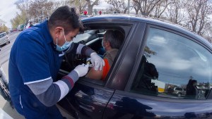 Vacuna al paso: llega una nueva edición del «Autovac» en Roca, con aplicaciones en la calle