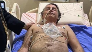 Bolsonaro fue trasladado a San Pablo y se evalúa una cirugía de urgencia