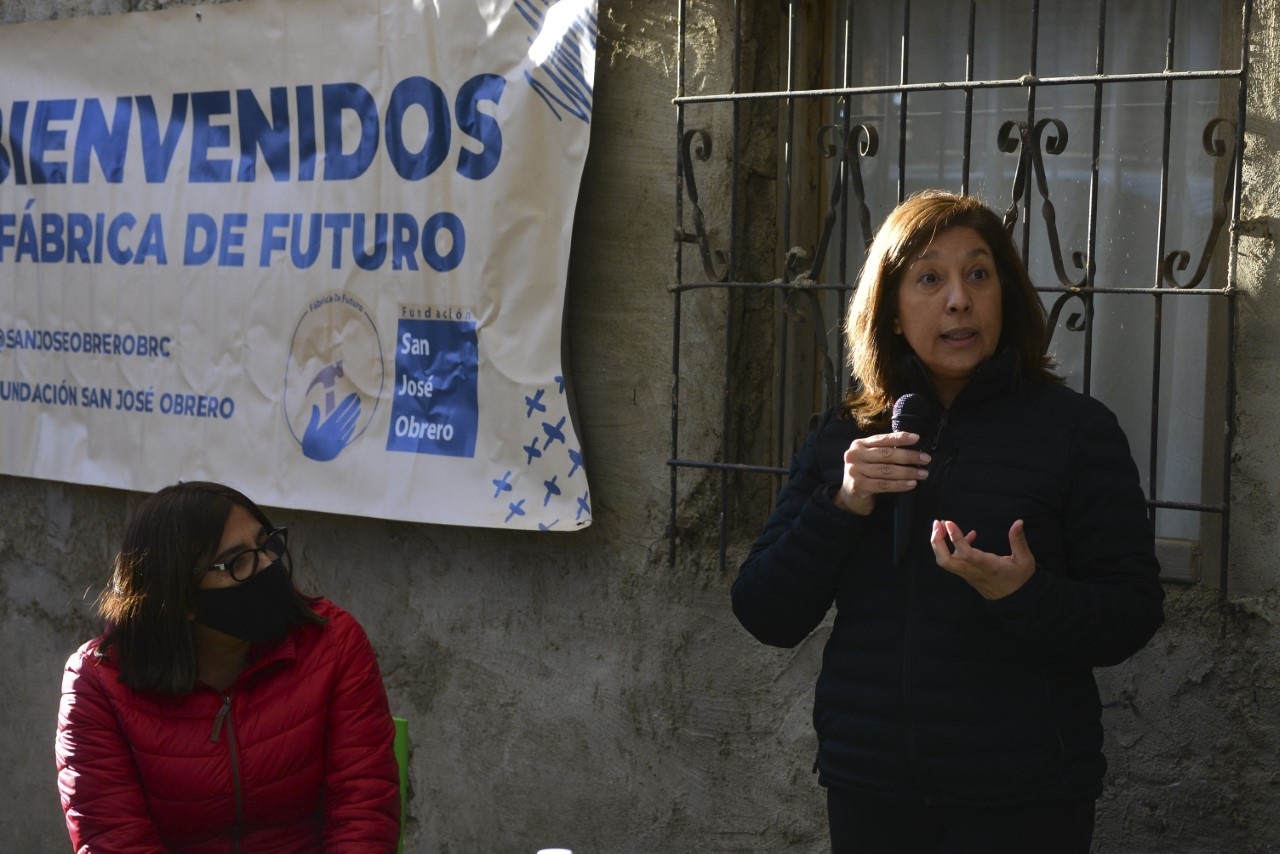La gobernadora Arabela Carreras destacó en Bariloche el regreso a las aulas tras el receso invernal. Foto: Alfredo Leiva
