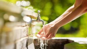 Científicos rosarinos descubren un nuevo método para potabilizar agua de pozo