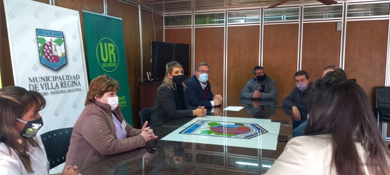 Autoridades municipales y de la Fundación Alberto Lavalle coordinaron la construcción de un vacunatorio pediátrico. (Foto Néstor Salas)