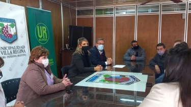 Autoridades municipales y de la Fundación Alberto Lavalle coordinaron la construcción de un vacunatorio pediátrico. (Foto Néstor Salas)