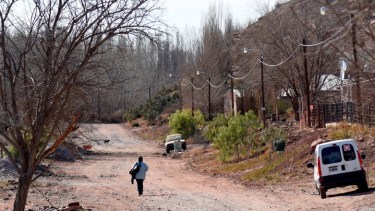 En las callecitas del paraje se percibe el temor por los sismos. (Foto: Florencia Salto)
