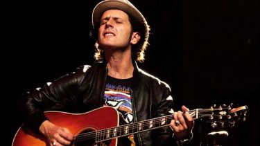 El cantautor ya es conocido en la región y ha participado de la Fiesta de la Manzana.