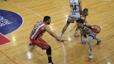 Deportivo Viedma superó a Quilmes en el segundo punto de la serie y todo se definirá el lunes. Foto: prensa Viedma/Marcos Aramburu