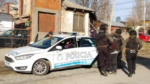 Detuvieron al sospechoso de haber atacado a balazos una camioneta y de herir a una joven en Bariloche