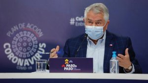 Denuncian al Ministro de Salud de Chile por vulnerar la norma sanitaria en una fiesta
