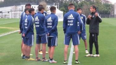 El Sub 23 argentino desembarcó en Tokio para participar de los Juegos