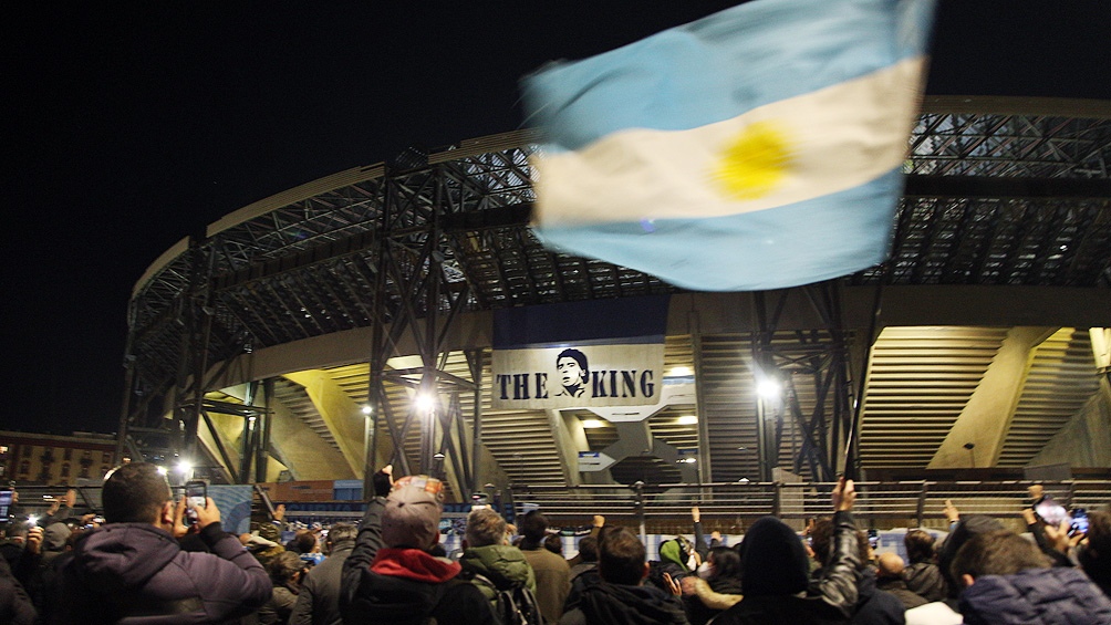 El partido podría jugarse en el estadio Diego Armando Maradona de Napoles.