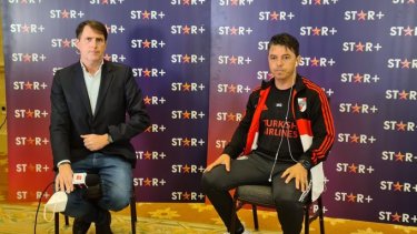 Javier Gil Navarro, periodista, junto al entrenador de River Marcelo Gallardo, en la pretemporada que el Millo realiza en Estados Unidos. 