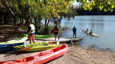 Las actividades son realizadas por la Subsecretaría de Deportes de Viedma junto a los merenderos de la ciudad. 