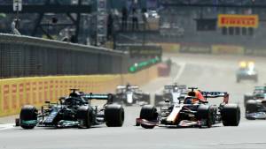 Polémica, penalización y victoria de Hamilton en Silverstone