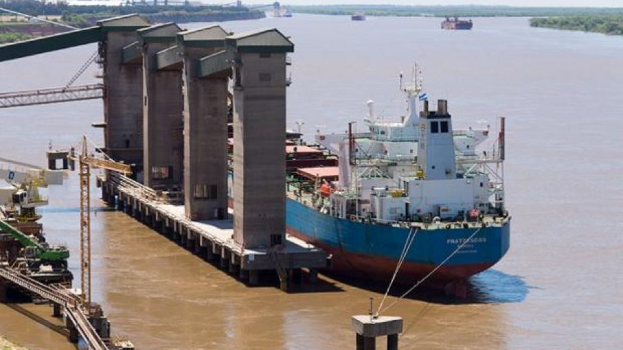 Se estima que el 80 por ciento de las cargas del país salen por los puertos de este canal.
