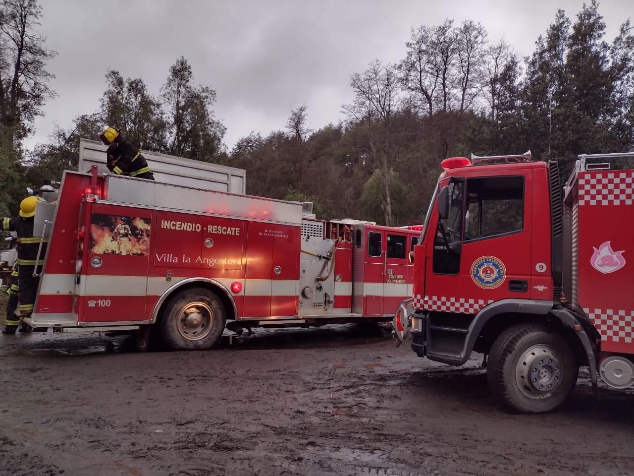 Asistió al lugar del incendio una ambulancia del Hospital Oscar Arraiz. Foto: Gentileza Diario Andino