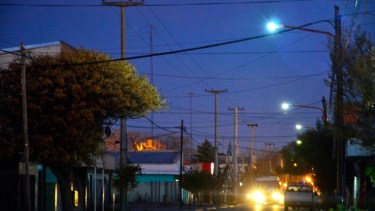Vialidad Nacional entregó 150 equipos de luces led para el tramo de la Ruta 22 en Regina. (Foto Néstor Salas)