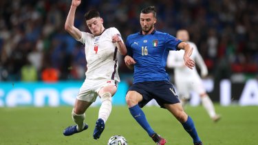 Se define la Euro en suplementario entre Inglaterra e Italia. 