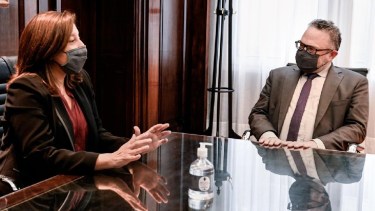 Carreras gestiona créditos para aumentar la producción de cerezas y frutas finas