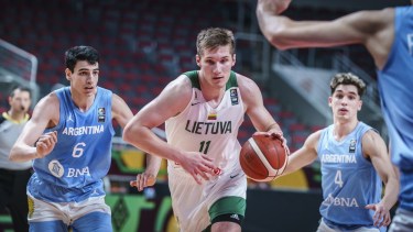 Los locales fueron claramente superiores en el primero de los dos partidos en busca del quinto lugar. 