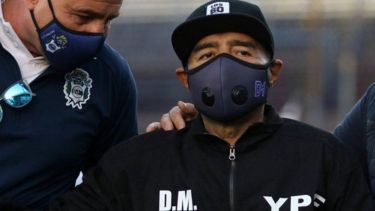 "Alguien le llevaba marihuana a Maradona y alguien se la daba", aseguró Baudry.