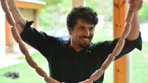 Zapala: Martín Carjal Mosqueira suma la charcutería a su gastronomía