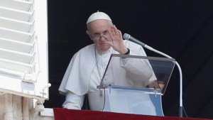 El Papa llamó «hipócritas» a los políticos «que viven de una forma en público y de otra en privado»