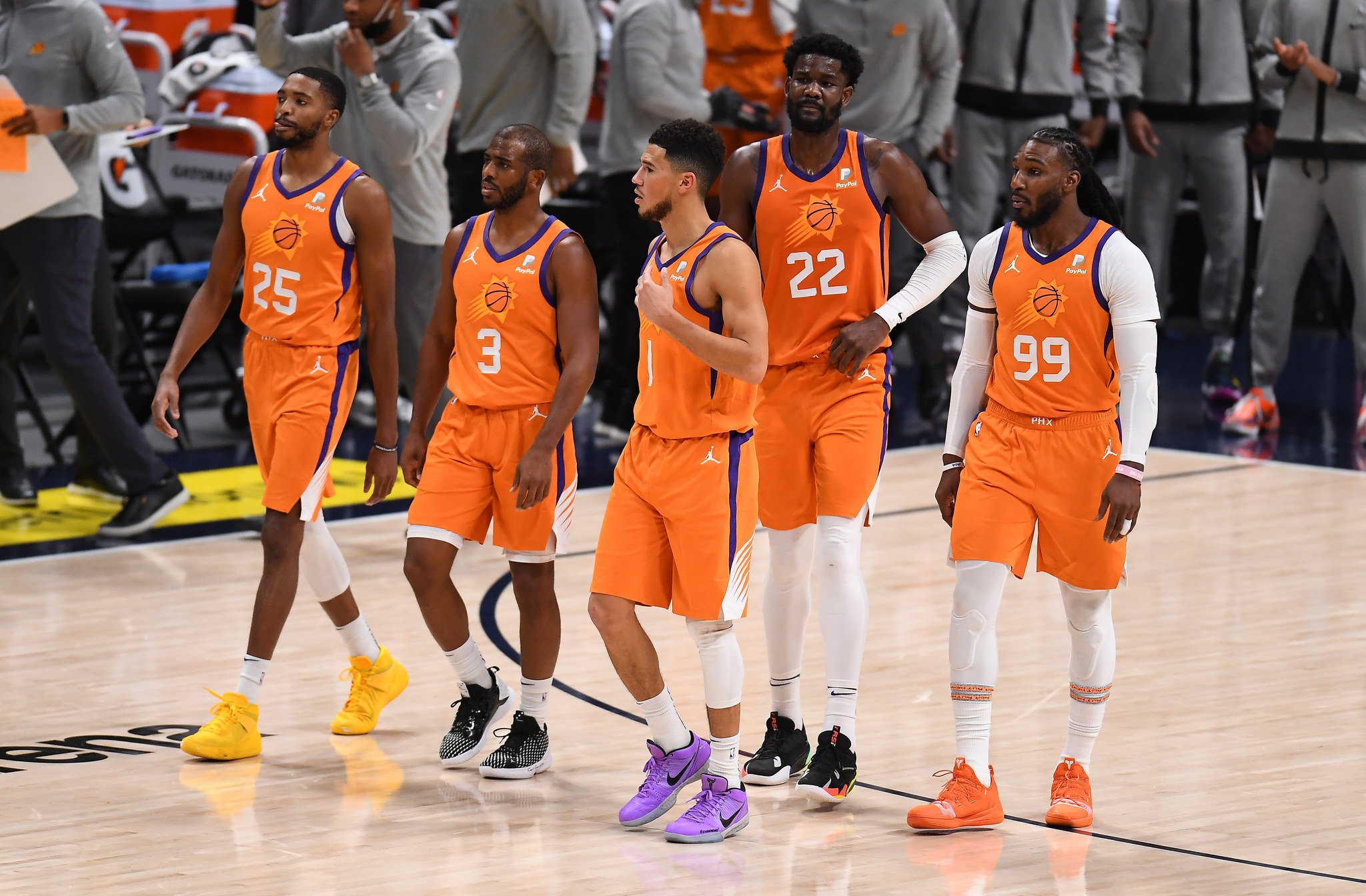Bridges, Paul, Booker, Ayton y Crowder, los cinco titulares del primer finalista de la temporada 2020/2021 de la NBA. 
